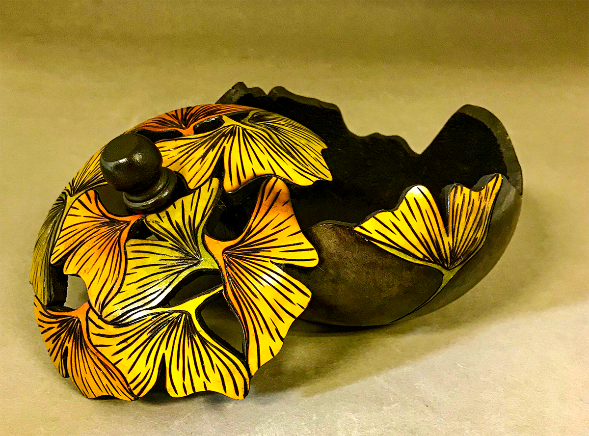 Ogizda yorqin boyalgan Ogizda yorqin boyalgan